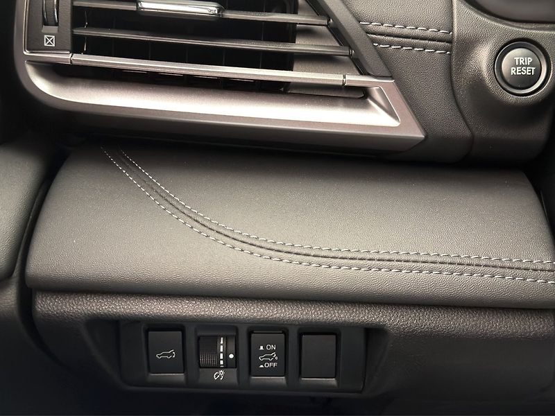 Subaru Outback 2.5i 4WD Touring + tažné - fotka 26 z 32