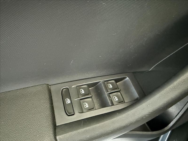 Škoda Rapid 1,2   TSI,DRIVE,SERVISKA,1.MAJ - fotka 10 z 23