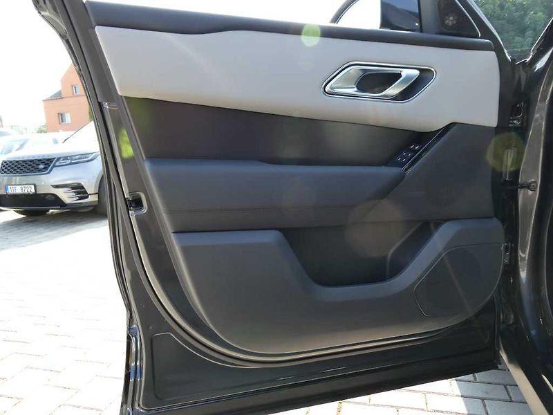 Land Rover Range Rover Velar 3,0 Dynamic SE D300 - fotka 13 z 40