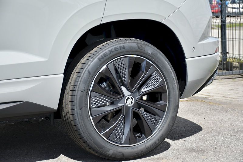 Škoda Karoq (2026) Sportline 1,5 TSI 110 kW 7° au - fotka 41 z 47