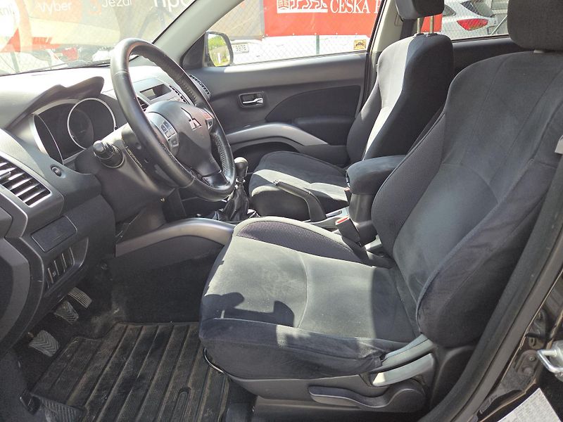 Mitsubishi Outlander - fotka 9 z 9