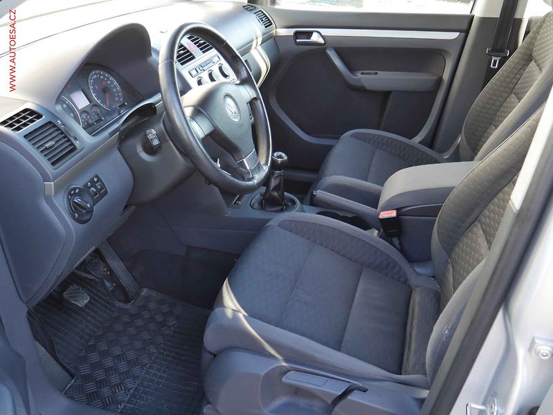 Volkswagen Touran (2009) 1.4TSi, AC, xenon - fotka 9 z 14