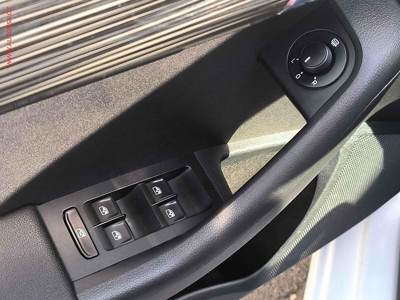 Škoda Octavia (2018) 1.4 TSI, 2.maj,ČR, LED - fotka 19 z 21