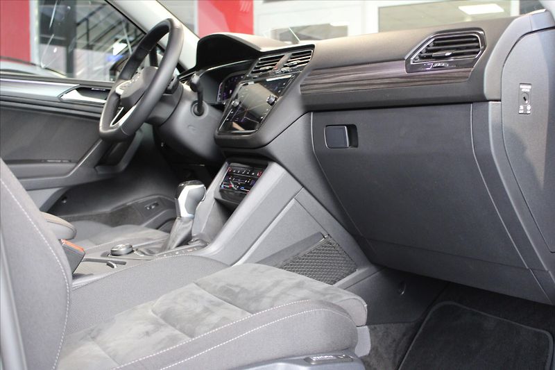 Volkswagen Tiguan Allspace TSi 180kW DSG 4Motion - fotka 26 z 33