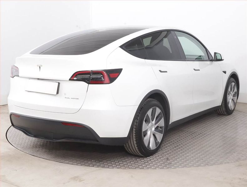 Tesla Model Y (2023) Long Range AWD 79kWh, SoH 86% - fotka 5 z 20