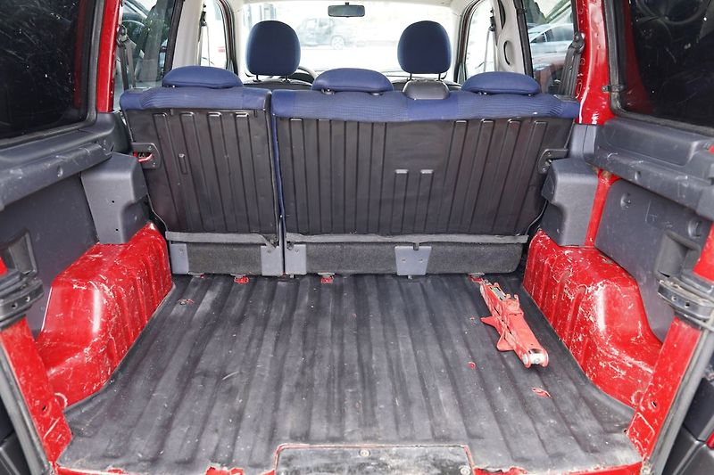 Peugeot Partner 1.4i, ČR, 5 míst - fotka 13 z 26