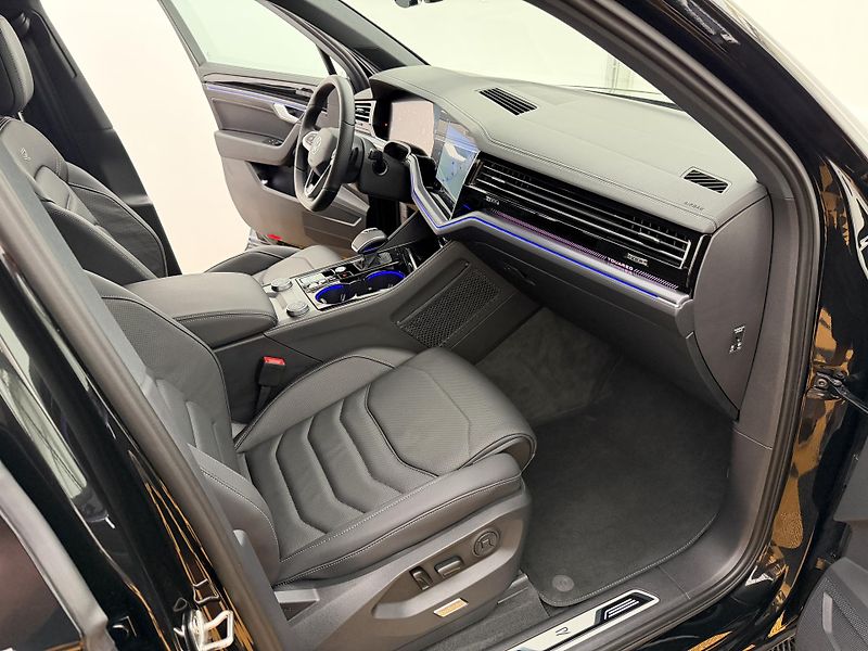 Volkswagen Touareg 3.0Tdi*1-MAJ*DPH*HUD*R-LINE* - fotka 21 z 51