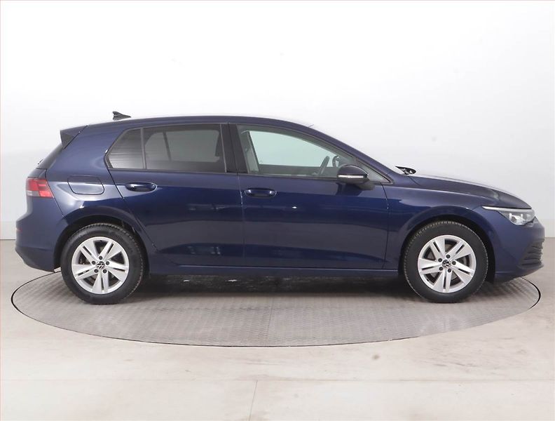 Volkswagen Golf (2023) Life 1.5 TSI - fotka 6 z 18
