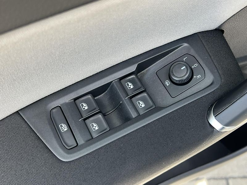 Volkswagen Touran (2021) 1.5TSI 110kW DSG 7.MÍST EVO - fotka 18 z 24