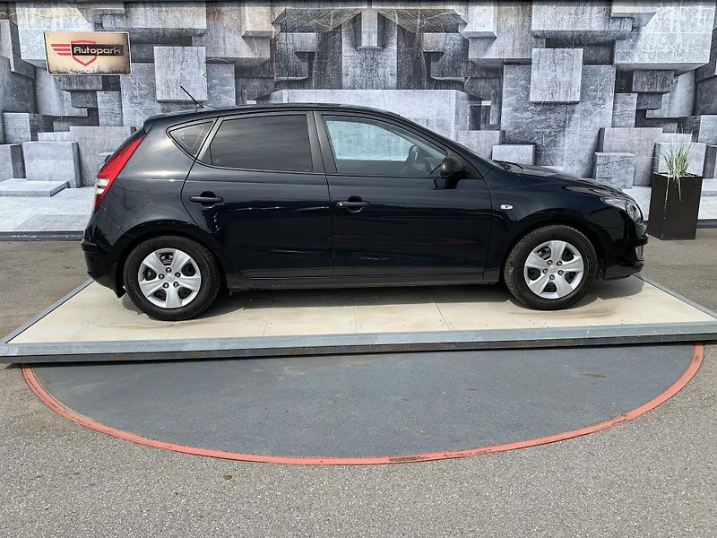 Hyundai i30 (2010) 1.4i, 80KW          - fotka 7 z 19