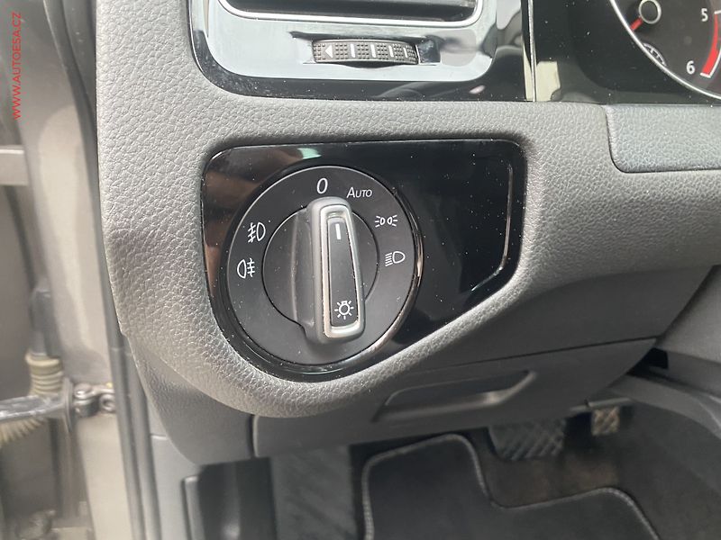 Volkswagen Golf (2013) 2.0 TDi, Highline, DSG, bixen - fotka 15 z 19