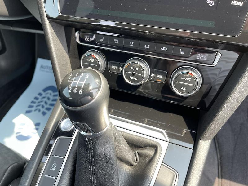 Volkswagen Passat 2.0TDi HIGHLINE NEHAV-DPH-ČR! - fotka 29 z 35