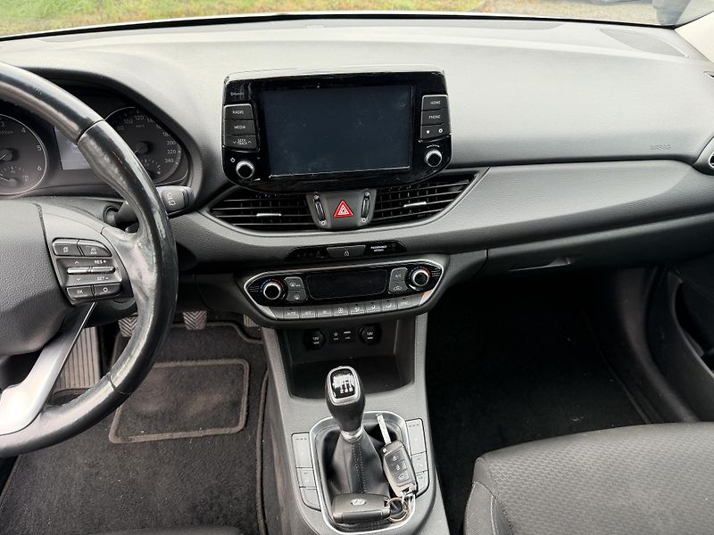 Hyundai i30 1.6 CRDi - fotka 17 z 23