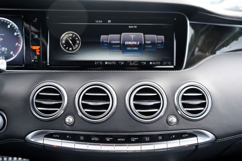Mercedes-Benz Třídy S S 500 4Matic Coupe AMG - fotka 35 z 48