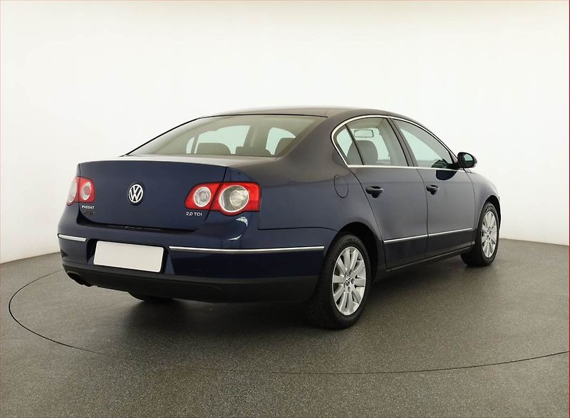 Volkswagen Passat (2007) 2.0 TDI, po STK, Klima - fotka 5 z 13