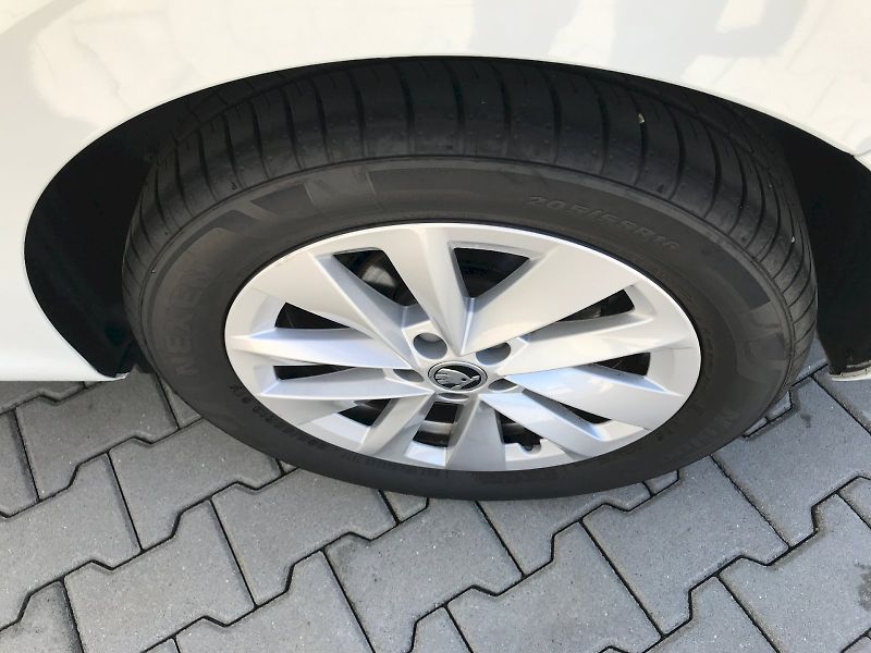 Škoda Scala (2024) SELEC TSI 85/1.0 M6F - fotka 24 z 27