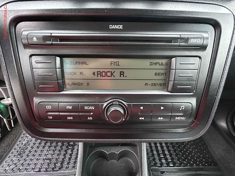 Škoda Fabia (2008) 1.4 16V, ČR, AC, park.asist - fotka 14 z 15