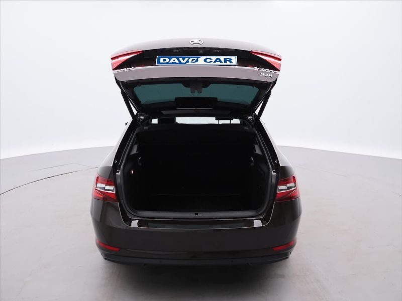 Škoda Superb 2.0 TDI 140kW 4x4 Style CZ - fotka 9 z 40