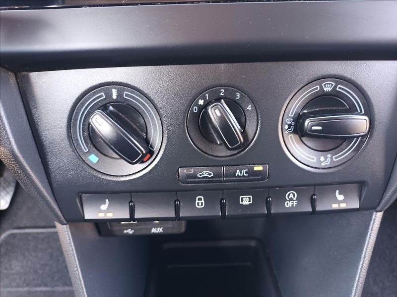 Škoda Rapid 1,2 TSI,81KW,KLIMA,PARKING, - fotka 31 z 39