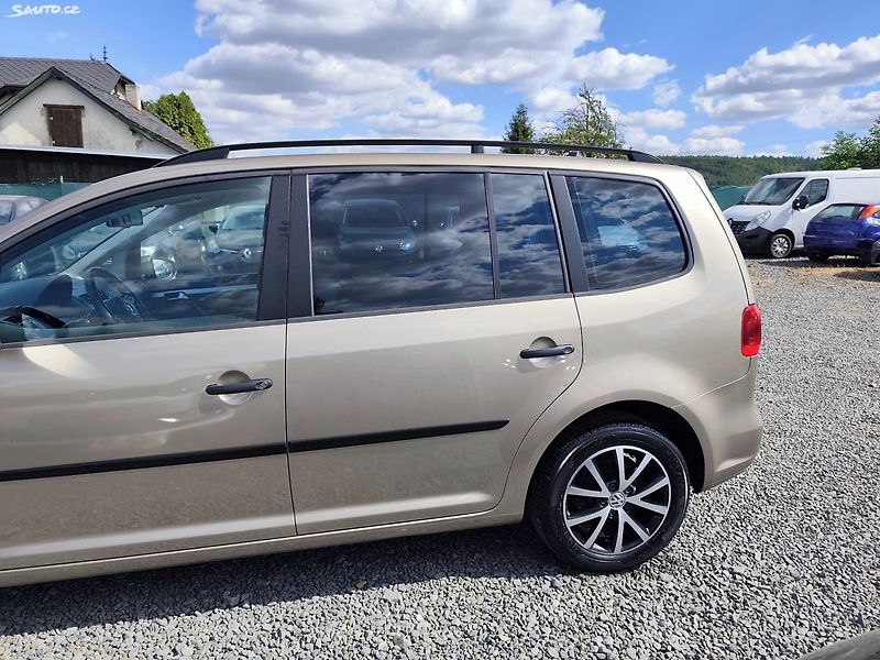 Volkswagen Touran (2014) - fotka 3 z 42
