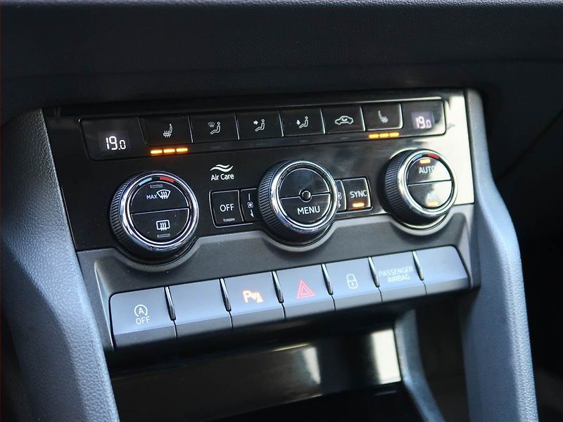 Škoda Karoq (2019) Style 1.5 TSI - fotka 17 z 22
