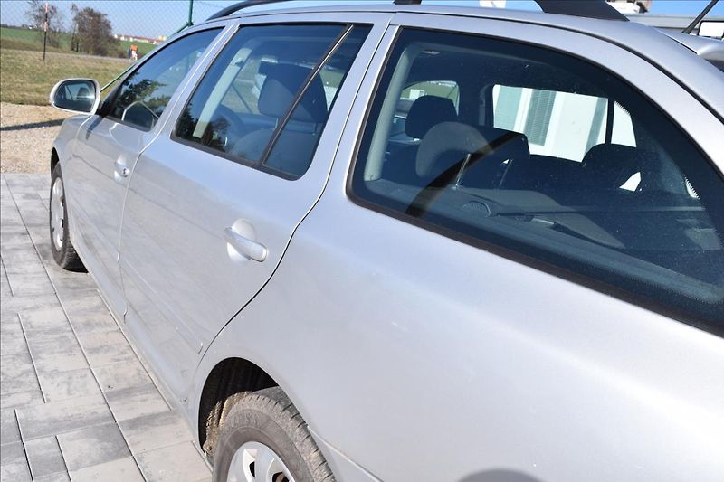 Škoda Octavia 1,9 TDI 77KW 2X KOLA PO SERVIS - fotka 11 z 49