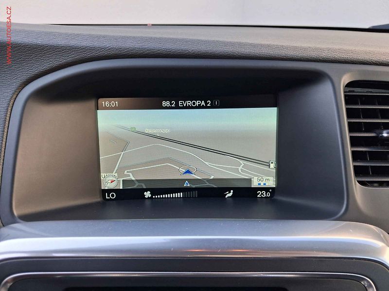Volvo V60 (2014) 2.0 D3, AC, navi, park.asist - fotka 16 z 16