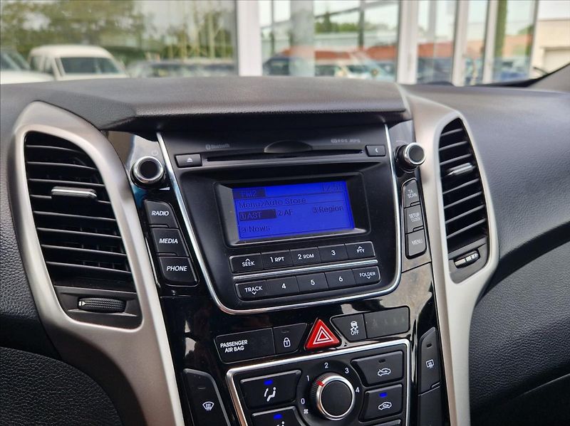 Hyundai i30 1,6 i 1.MAJITEL POUZ AUTORIZAK - fotka 29 z 32