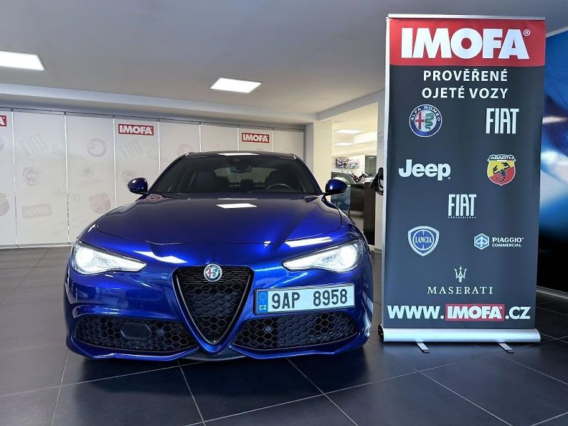 Alfa Romeo Giulia (2023) 2.0T 200k AT8 ZF Sprint - fotka 2 z 19