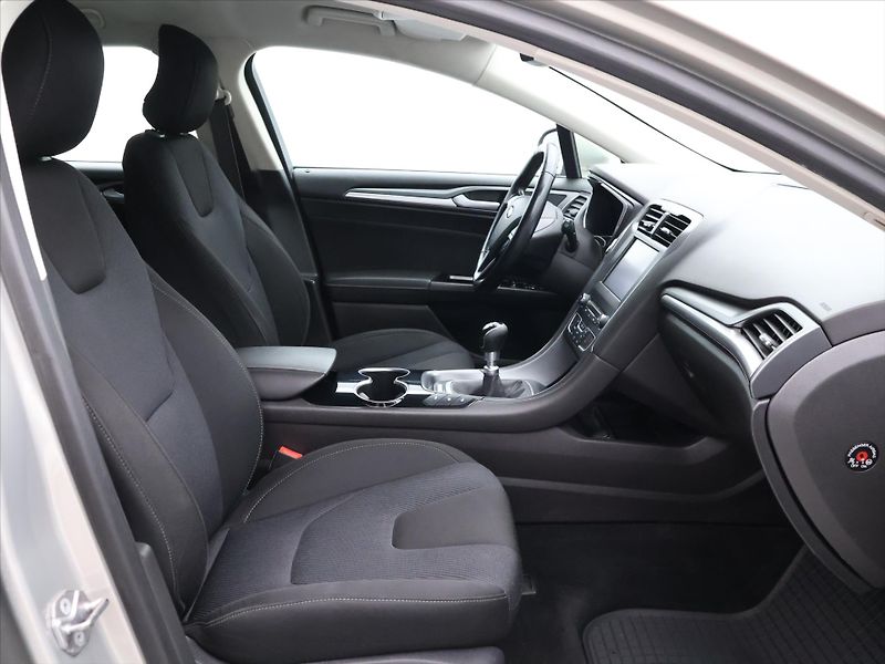 Ford Mondeo 2,0 TDCI 110kW Titanium Tažné - fotka 12 z 30