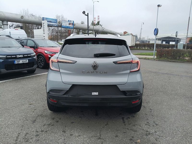 Renault Captur (2026) techno mild hybrid 140 EDC - fotka 7 z 23