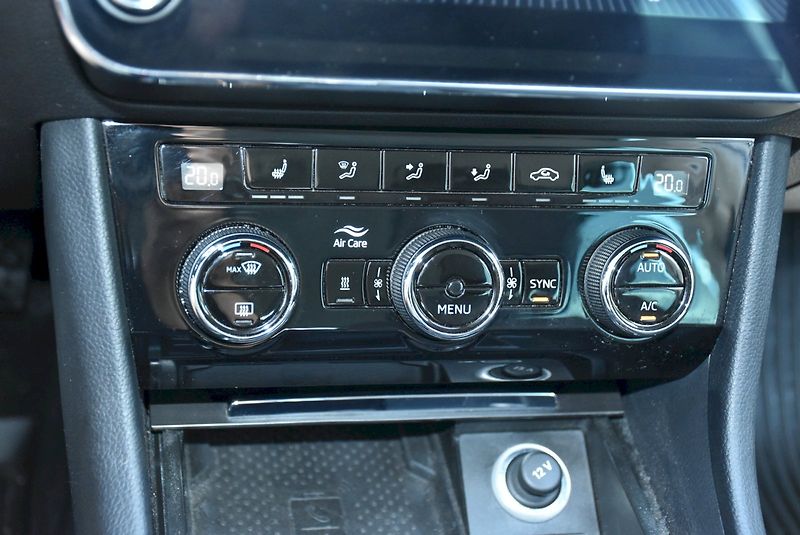 Škoda Superb (2019) Style 2.0 TDI 140kW DSG - fotka 20 z 34
