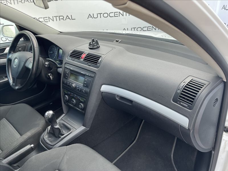 Škoda Octavia 1,8 TSi,118kW,RS paket - fotka 16 z 20