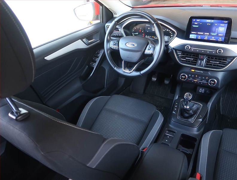 Ford Focus (2021) 1.0 EcoBoost, Navi, Tempomat - fotka 7 z 19
