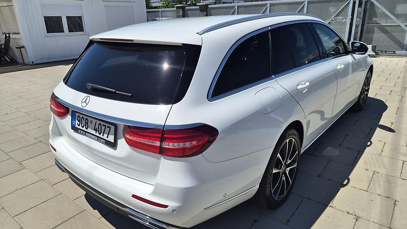 Mercedes-Benz Třídy E 350d 4Matic Exclusive - fotka 5 z 21