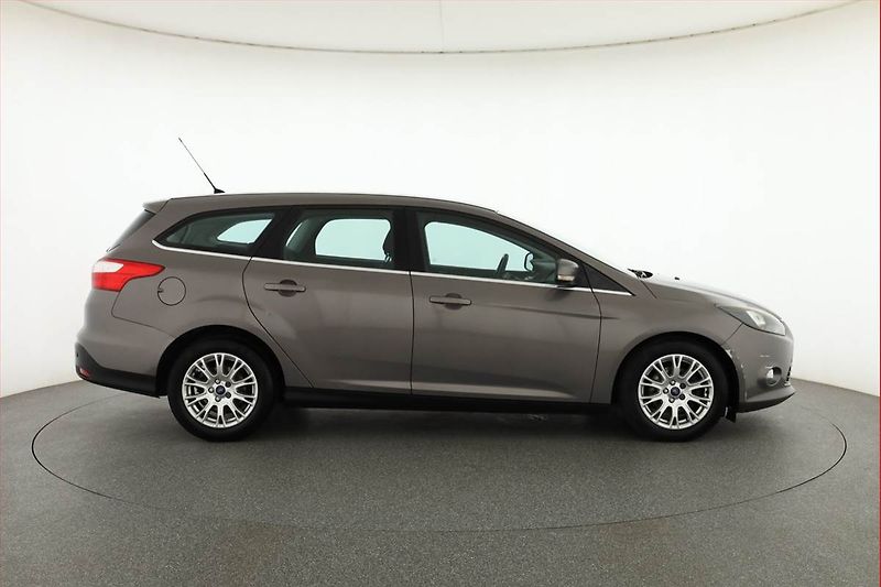 Ford Focus (2011) 1.6 TDCi, nová STK, Tažné - fotka 6 z 16