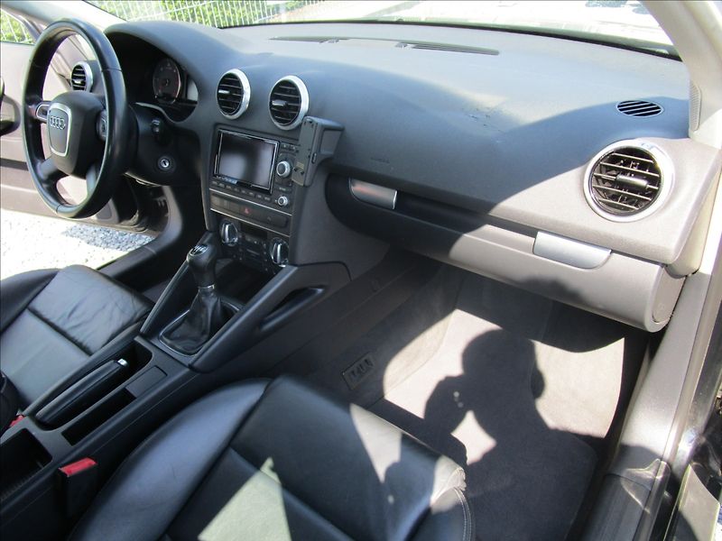 Audi A3 Sportback 1.6TDi  aut. klima, - fotka 15 z 37