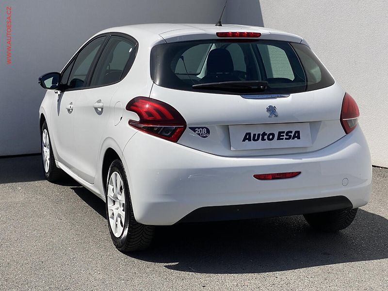 Peugeot 208 (2016) 1.0 PT, AC, tempo - fotka 6 z 15