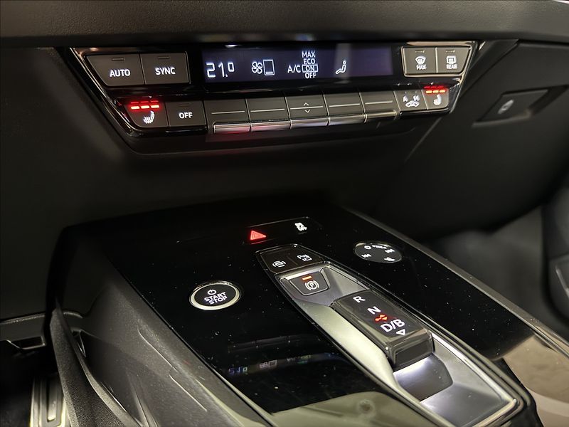 Audi Q4 e-tron 35 S-Line LED HUD Kamera - fotka 41 z 45