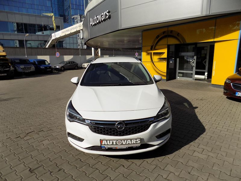 Opel Astra (2019) 1.6 CDTi - fotka 2 z 12