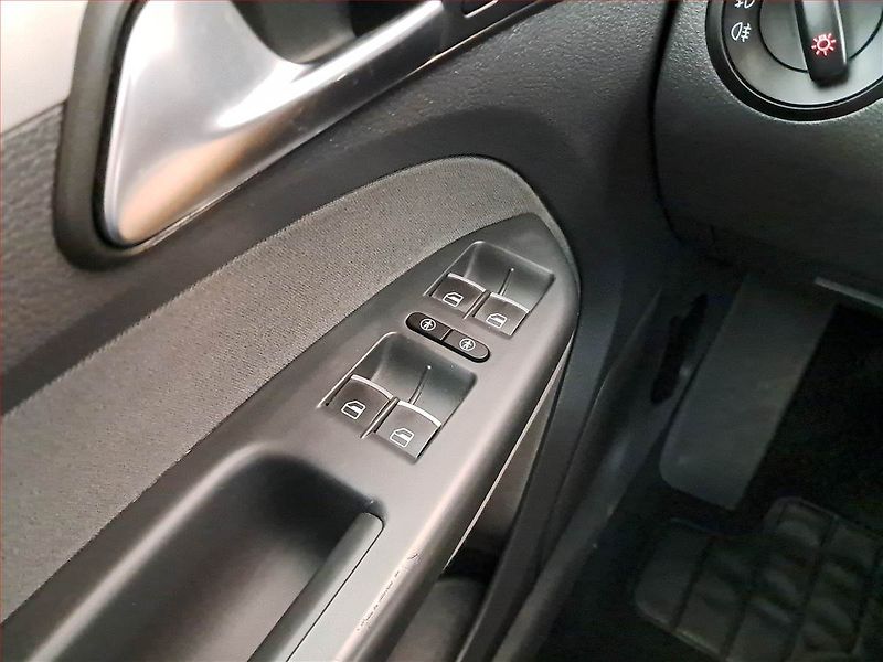 Volkswagen Touran (2011) 1.4 TSI, Serv.kniha, Tempomat - fotka 17 z 17
