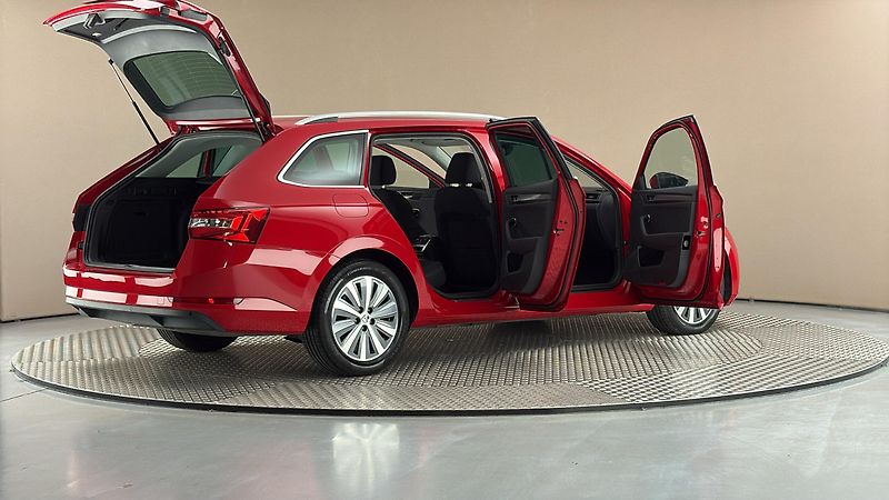 Škoda Superb 2.0 TDI DSG Style Combi - fotka 6 z 26
