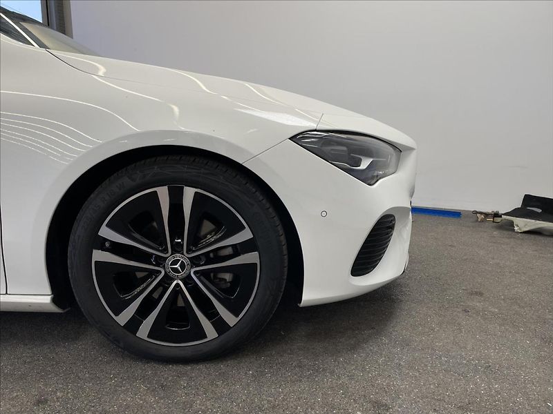 Mercedes-Benz CLA 180d Shooting Brake Progressiv - fotka 21 z 21