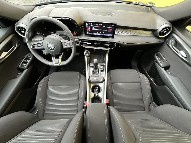 Alfa Romeo Tonale (2023) 1.6 JTDm /96kW * 1.Maj.    - fotka 9 z 46