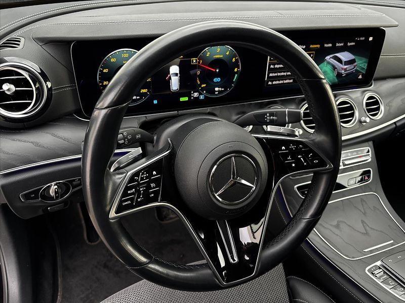 Mercedes-Benz Třídy E 300de 4MATIC TAŽNÉ DPH - fotka 16 z 33
