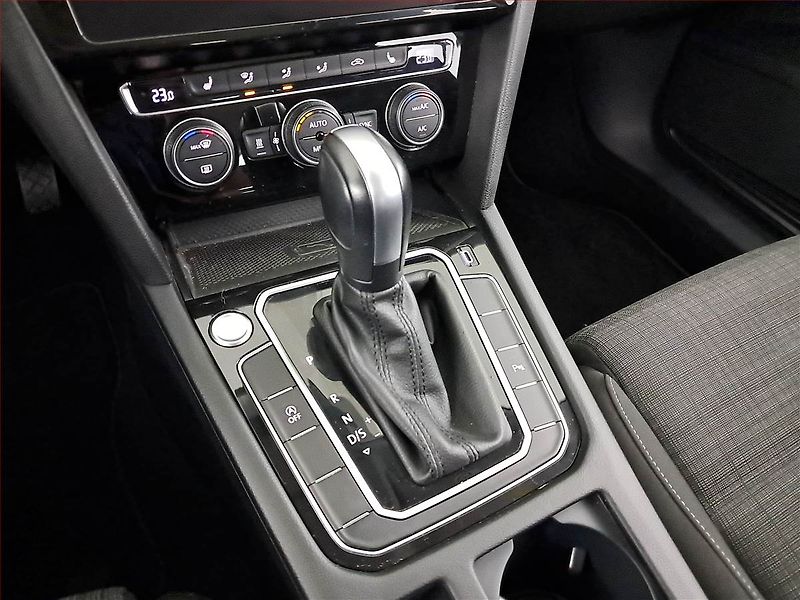Volkswagen Passat (2020) Elegance 2.0 TDI, Automat - fotka 13 z 17
