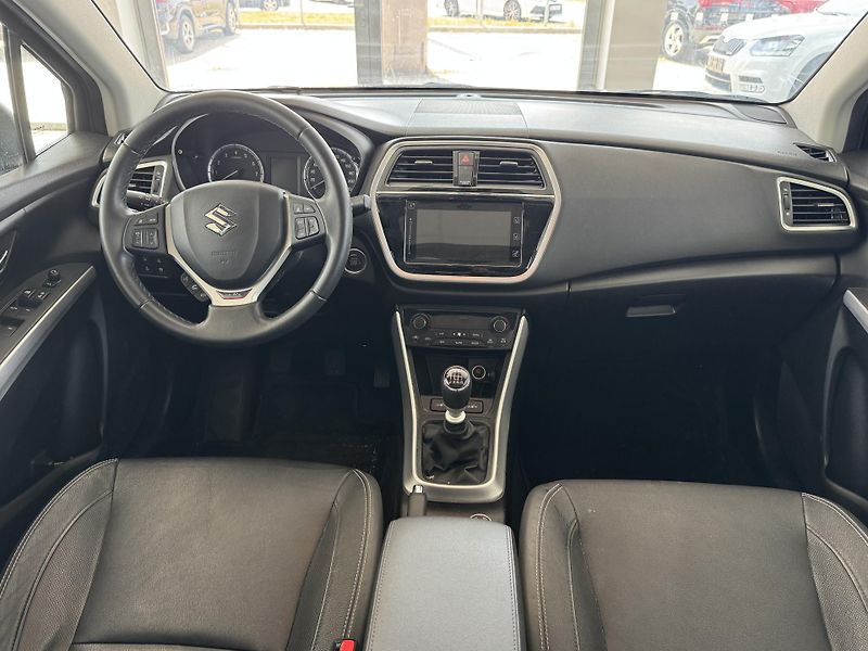 Suzuki SX4 S-Cross (2018) 1,4T 4x4 PizSulai Navigace  - fotka 8 z 17
