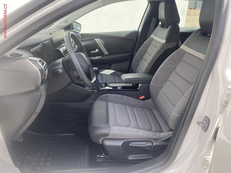 Citroën C4 (2023) 1.2 PT, 1.maj,ČR, Feel, navi - fotka 9 z 16