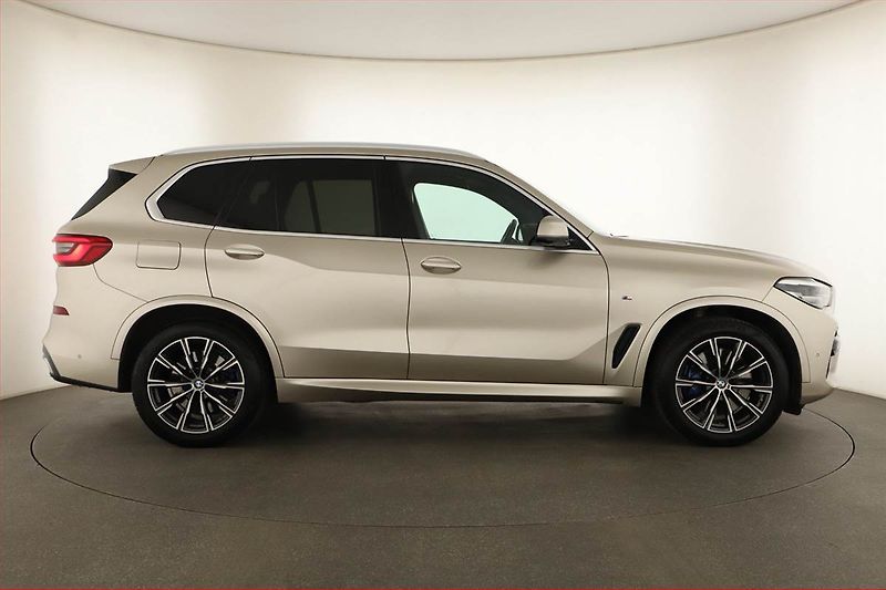 BMW X5 (2019) xDrive30d - fotka 6 z 20