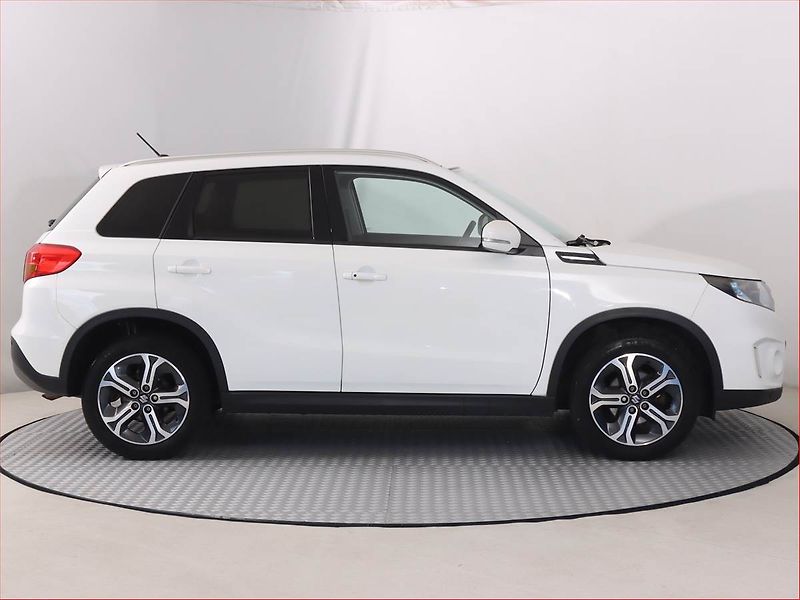 Suzuki Vitara (2016) 1.6 VVT, 4X4, Serv.kniha - fotka 6 z 18